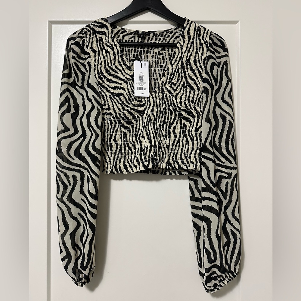 Dynamite Black and White Smocked Crop Blouse​